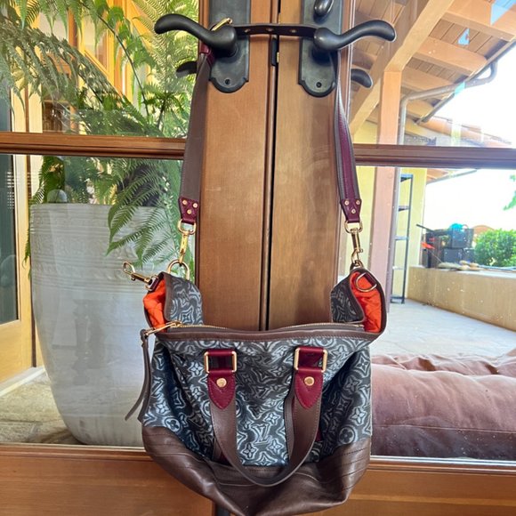 Louis Vuitton tote - Picture 7 of 7